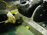 車両骨格部分のフレーム交換作業