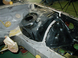 事故車両のフレーム修復工程