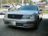 フレーム修理と塗装が完了した高級セダン